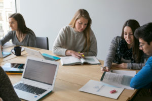 High school students receive admissions counseling at Galin Education.