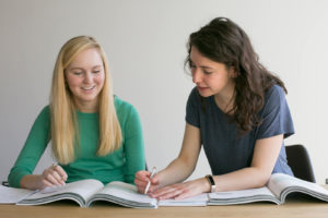 High school students participates in academic coaching at Galin Education.